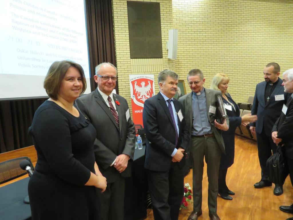 Fot. 10 Po zakończeniu obrad pierwszego dnia II Sympozju od lewej: Aleksandra Kucy, Konsul Generalny RP w Ottawie, dr inz. Aleksander M.
