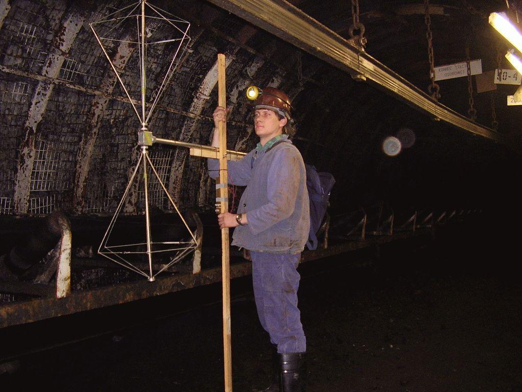 Warunki pomiaru propagacji fal radiowych Pomiar propagacji w kopalni na dworcu kolejki