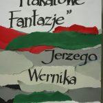 plakatach widnieją hasła. Autor osadza widza w dosłowności nazwy np.