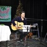 Wigilijny wieczór uświetnił koncert kolęd w wykonaniu Dariusza Rączki i
