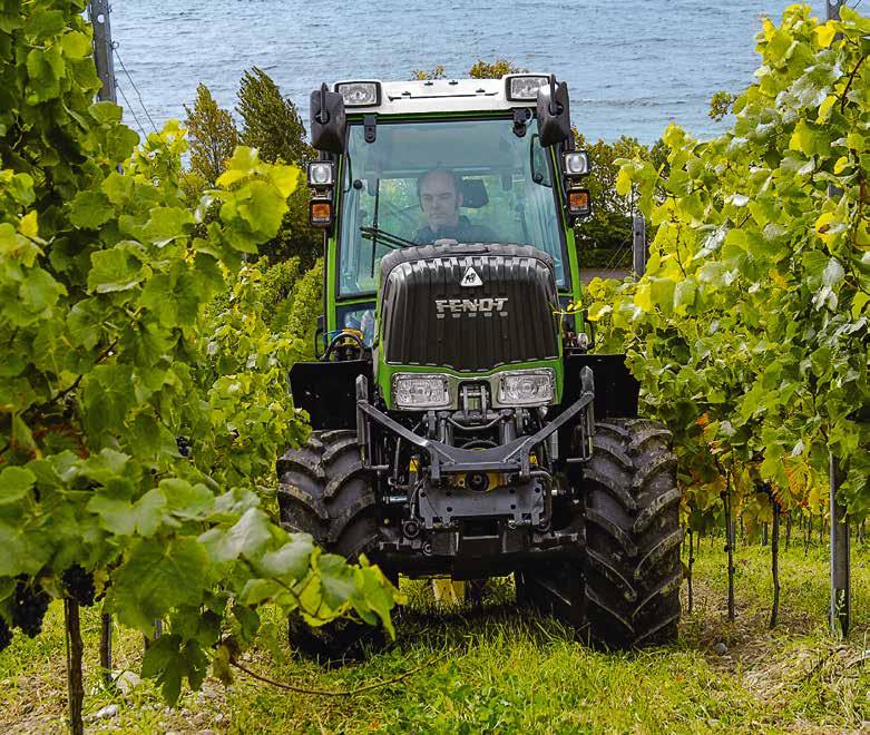 Charakterystyka silnika Fendt 211 Vario V/F/P Moment obrotowy 458, 110 KM/81 kw, maksymalna moc osiągana przy 1900 obr./min.