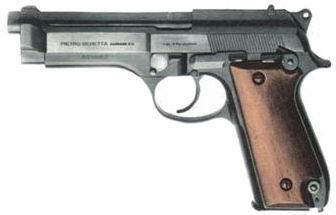 Glock 24, jest to odmiana zasilana nabojem.