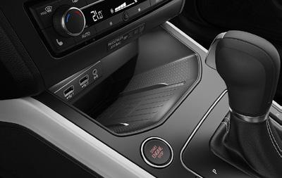 światła LED - s s s s Beats Sound System Oświetlenie tablicy rejestracyjnej w technologii LED s s s s s Oświetlenie przestrzeni na nogi z przodu - s s s s Pakiet Full LED: / Pełne przednie reflektory