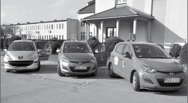 pracownia elektrotechniki i elektroniki samochodowej wyposażona w stanowisko do badania alternatorów i rozruszników samochodowych, oraz z zestawem panelowym - Sensoryka systemów pojazdowych,