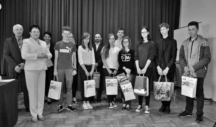 22 DYNOWINKA Nr 6/251 Szkół w Dynowie (opiekun Adam Jagusztyn), Patrycja Jagusztyn z Zespołu Szkół w Nozdrzcu (opiekun Andrzej Lubiński), Maciej Nessel z Zespołu Szkół w Krzywczy (opiekun Renata