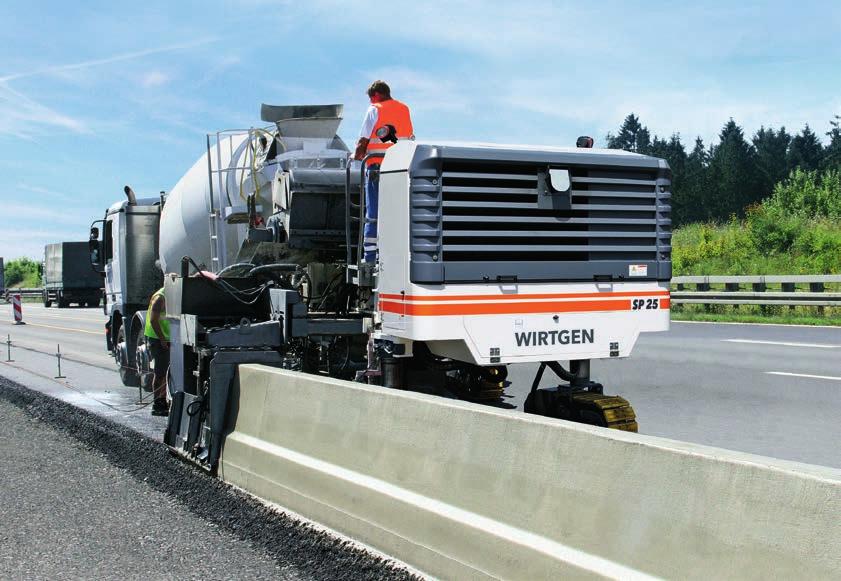 Po lewej: Kompaktowa układarka do betonu SP 25 doskonale radzi sobie z