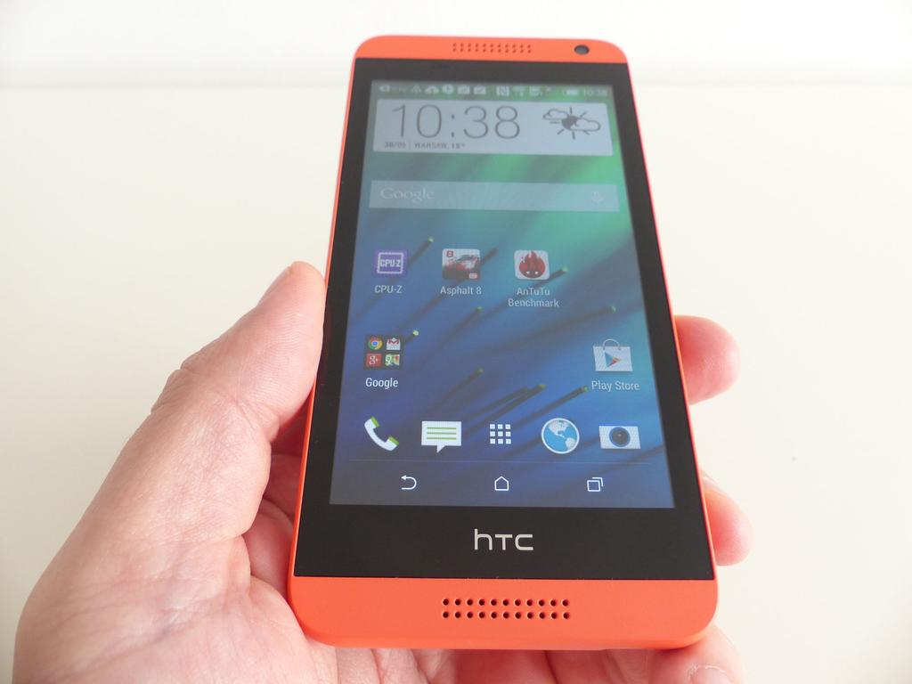 Wyświetlacz - 4- Ekran HTC Desire 610 ma przekątną 4,7 cala i stosunkowo niewysoką, jak na dzisiejsze standardy, rozdzielczość 960 x 540 pikseli, co przekłada się na również niedużą gęstość pikseli