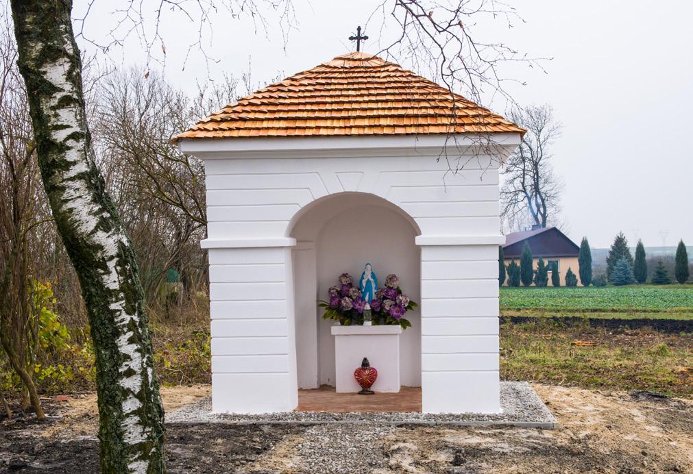 Kapliczka Jak Nowa Zakończono prace remontowe przy kapliczce św. Jana Nepomucena z przełomu XVIII/XIX wieku. Kapliczka znajduje się przy drodze w Uhrze i jest wpisana do Gminnego Rejestru Zabytków.