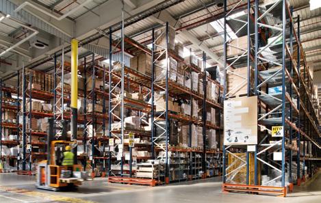 Le scaffalature portapallet installate nel settore, 2, 3 e 4 hanno una capacità massima di 35.000 posti pallet con una grande varietà di prodotti di diverse dimensioni.