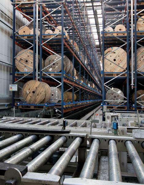 Pallet racking Pallet racks are set up in five sectors of the 3LP S.A. warehouse.