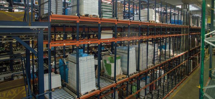 Live pallet racking in the picking block An aisle with double-depth live