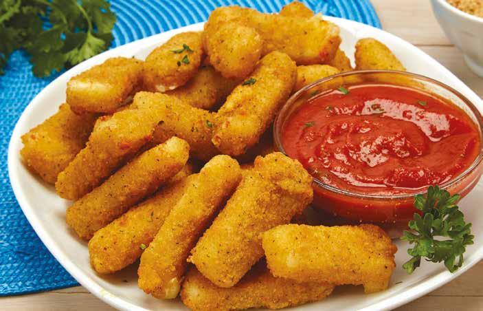 PALUSZKI Z MOZZARELLI 1. Ser pokroić na kawałki o wielkości ok. 4-5 cm x 1 cm. 2. Bułkę tartą wsypać do miski. Mąkę wsypać do miski. Jajko i mleko wymieszać w osobnej miseczce. 3.