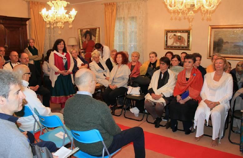 uczę was, że jestem wewnątrz was. Nie musicie nigdzie jechać, by widzieć Swamiego. Możecie zobaczyć Swamiego wewnątrz siebie. Ostatecznie zrozumiecie, że Swami nie jest kimś różnym od was.