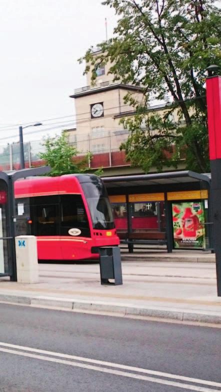 Efektywne funkcjonowanie transportu publicznego jest procesem skomplikowanym i wymagającym integracji wielu aspektów społeczno-gospodarczych [1].