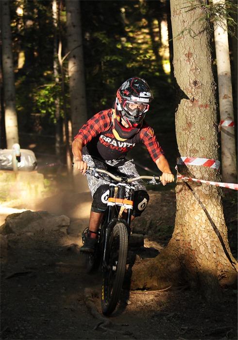 Wiadomości Środa, 7 sierpnia 2013 Ekstremalny Downhill na Łysej Górze Na listę startową zapisało się przez internet 72 zawodników z różnych miejsc Polski - od Warszawy po Bardejov na Słowacji.