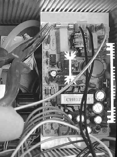 B) WYMIANA KARTY ELEKTRONICZNEJ CG01 1 2 3 4 5 6 7 8 Od³¹czyæ wszystkie przewody elektryczne i pneumatyczne z ty³u jednostki steruj¹cej Poluzowaæ element mocuj¹cy sterownik do rury noœnej,