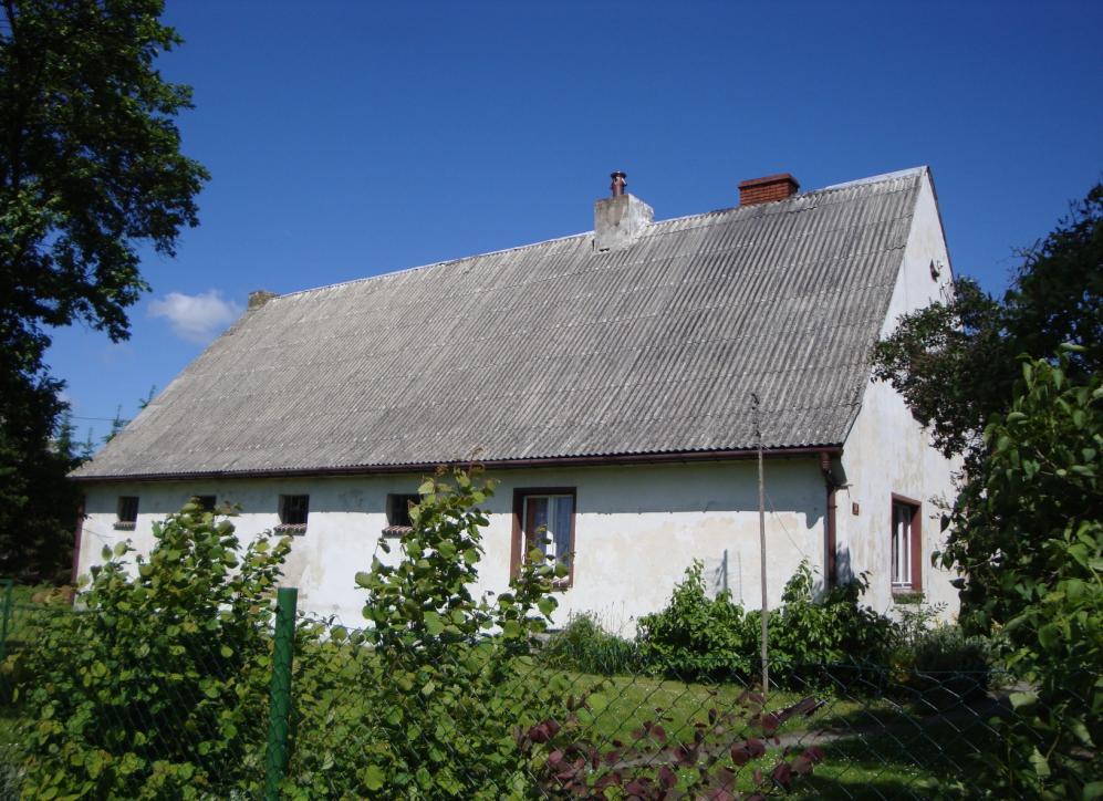 Fot. 10. Budynek mieszkalny pokryty azbestem (Jaźwina). 2.