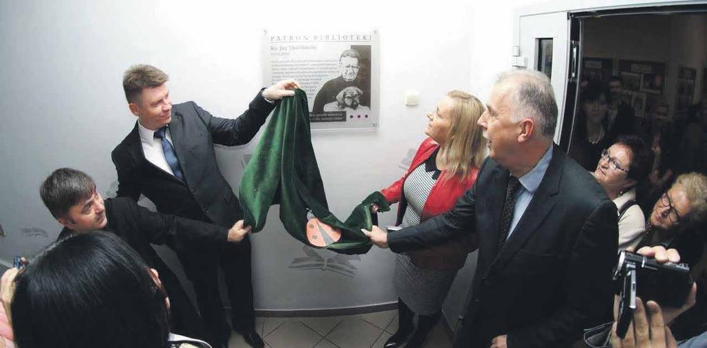 Wielu starszych mieszkańców z łezką w oku wspomina pierwszą wypożyczoną książkę w strzelińskiej bibliotece.