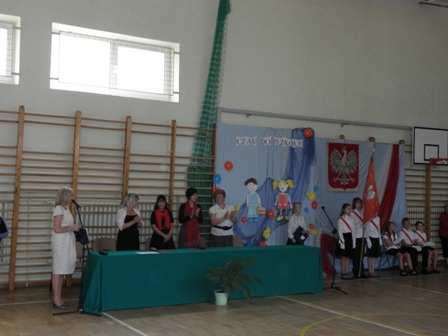 Zadanie 11. Na apelu podsumowującym rok szkolny były klasy IV, V i VI. W klasach IV było 2 razy więcej uczniów niż w klasach V, a w klasach VI było 3 razy więcej niż w klasach IV?