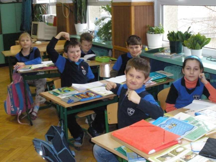 Zadanie 5. W klasie jest 30 dzieci, 70% z nich pojechało na wycieczkę, a pozostałych osób została w domu z powodu choroby. Reszta uczniów poszła do szkoły.