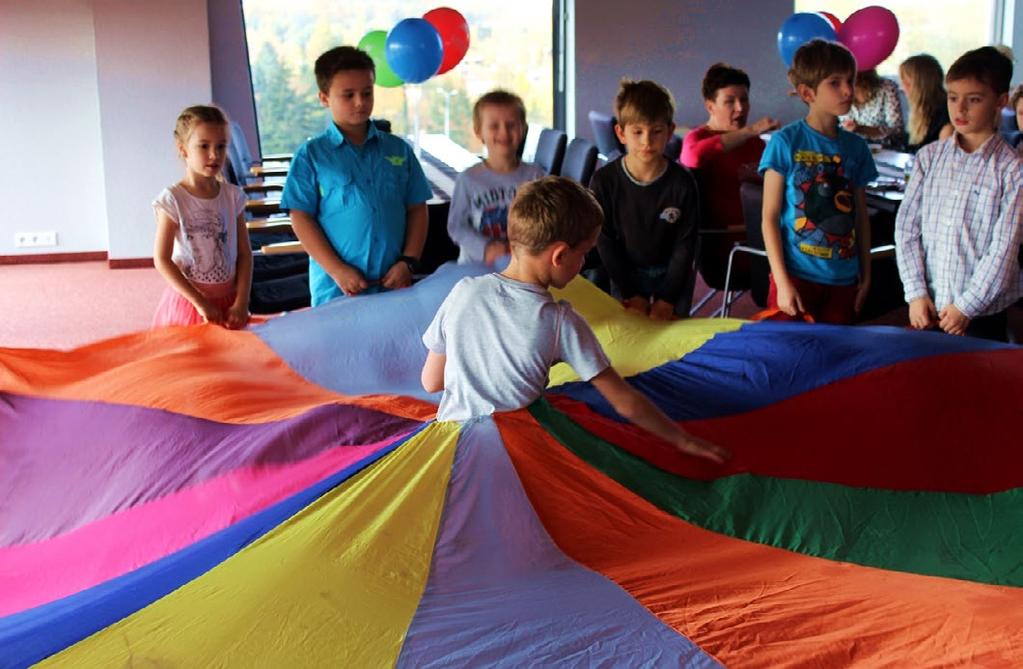 Dzięki kreatywnym zabawom integracyjnym dzieci dobrze poczują się w swoim towarzystwie, a warsztaty modelowania balonów sprawią, że nabędą nowe umiejętności.