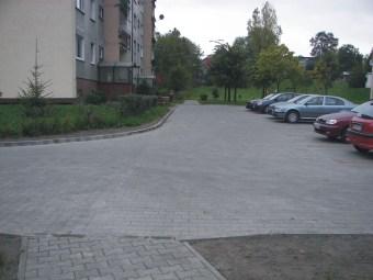 strona 8 SĄSIAD PIJE I URZĄDZA LIBACJE Konieczna jest interwencja policji. Jeśli ktoś swoim zachowaniem narusza powszechnie przyjęte normy, zgodnie z art. 51 par.