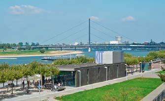 do pomiaru parcia urobku. Drążąc tunel za pomocą tarczy wyrównanych ciśnień gruntowych, ko- Rys. 8. Projekt zagospodarowania przestrzeni nad tunelem Boston [1] Rys. 11.
