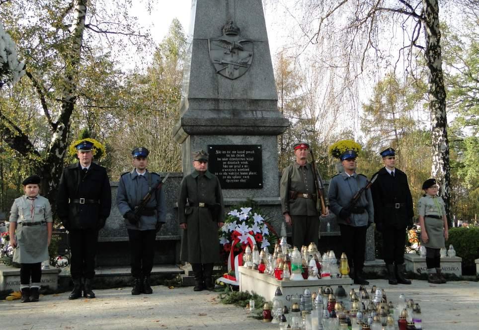Punktem kulminacyjnym Rajdu była uroczystość pod obeliskiem ku czci Powstańców Wielkopolskich na ostrzeszowskim cmentarzu, która rozpoczęła się o godz. 13.30.