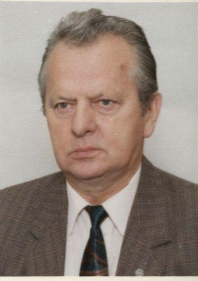 Przewodniczący Koła Seniorów mgr inż. Wiesław Mazur Kolejne 5 lecie koła Seniorów VII Kadencja 1996-1998 obfitowała w wydarzenia doniosłe ale zarazem tragiczne szczególnie w składzie Zarządu Koła.