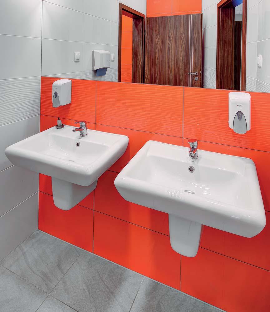 Żywa kolorystyka Vividy/Vivido wypełnia wnętrza toalet.