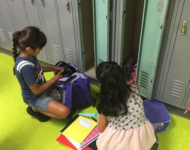 District 62 Kindergarten Handbook Informacje zdrowotne Badania lekarskie Zgodnie z prawem stanu Illinois: Dziecko zapisane do szkoły po raz pierwszy ma przedstawić kompletne akta badania lekarskiego