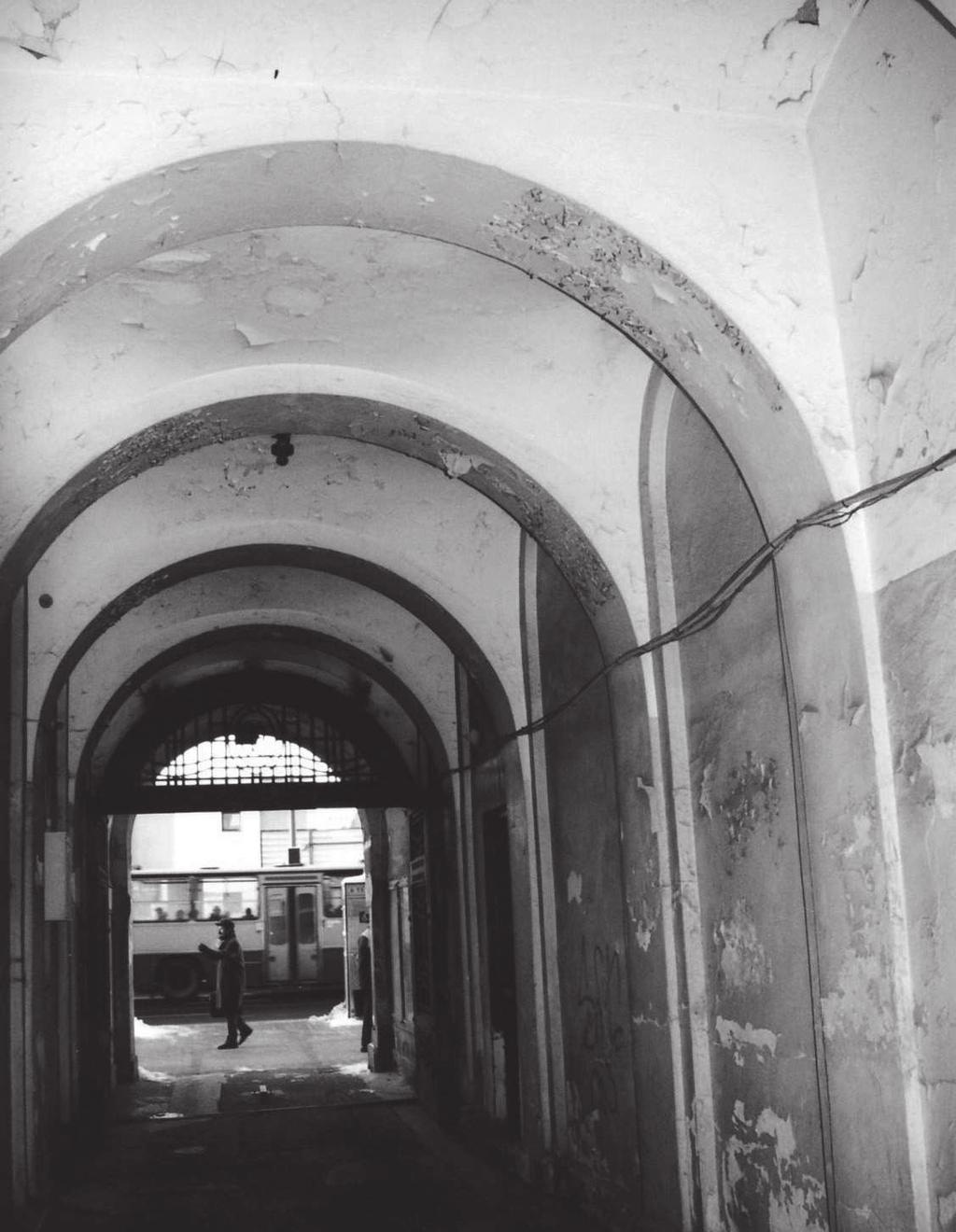 Warszawa, Aleje Jerozolimskie 59, kamienica, przejazd bramny. Fot. Autorka 2003 3.
