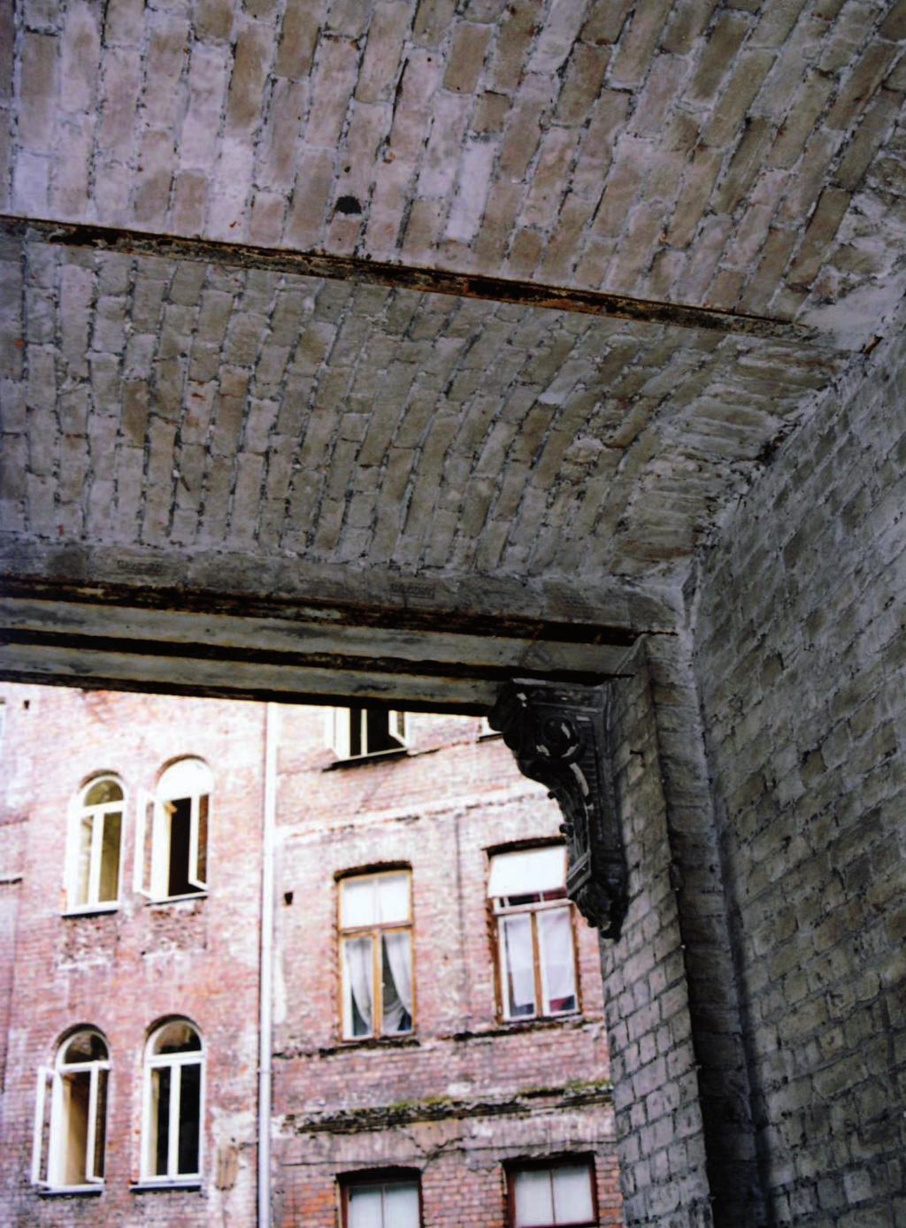 Photo: Author 2005 12a. Warszawa, ul. Mokotowska 59, przejazd bramny oþcyny poprzecznej.