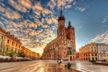 CZĘSTOCHOWA KRAKÓW WIELICZKA Kraków - Rynek, Sukiennice, Kościół Mariacki, Dziedziniec Wawelski, Katedra, Dzwon Zygmunta, Groby Królewskie, zwiedzanie Kopalni Soli w WIELICZCE, pobyt