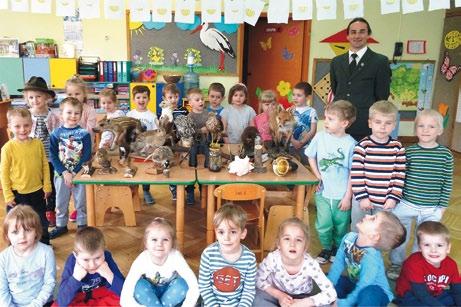 Fot. 3. Edukowanie najmłodszych o zagrożeniach wynikających z obecności dzikich gatunków zwierząt w miastach (fot. P. Kowal) Photo 3.