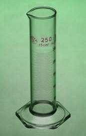 Cylinder miarowy ze skalą, stopka szklana sześciokątna, z wylewem, niski, brązowa podziałka, klasa B Cylinders graduated with hexagonal base and pourout, low form, brown graduation, class B Pojemność