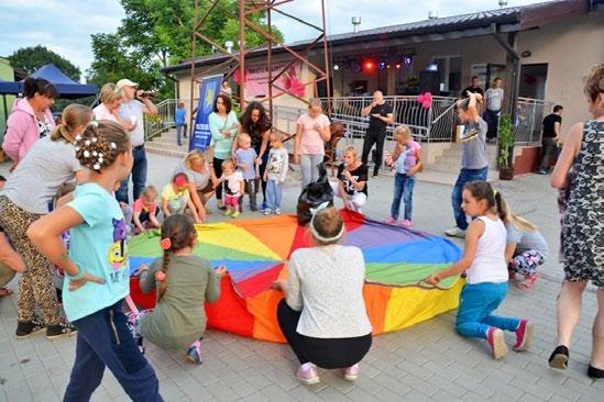 Wieczorna dyskoteka pomimo kapryśnej pogody zakończyła pierwszy dzień obchodów naszego święta.
