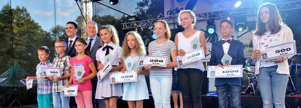 Stypendia Burmistrza podczas tegorocznych Dni Lidzbarka Wieści z Urzędu Podczas sobotnich obchodów Dni Lidzbarka wręczone zostały Nagrody Burmistrza Lidzbarka za wybitne osiągnięcia w nauce oraz za