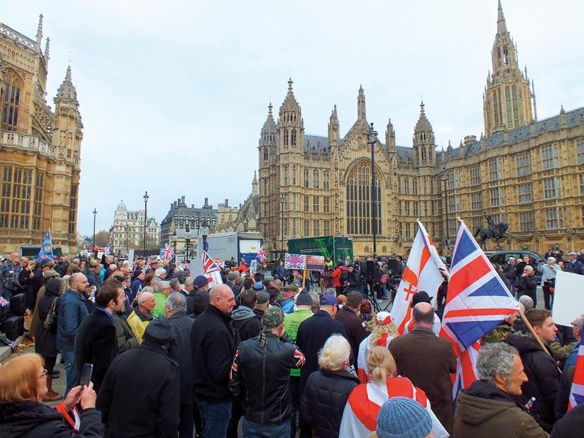 Demonstracja zwolenników Brexitu przed parlamentem brytyjskim. Fot. Bulverton/CC BY-SA 4.