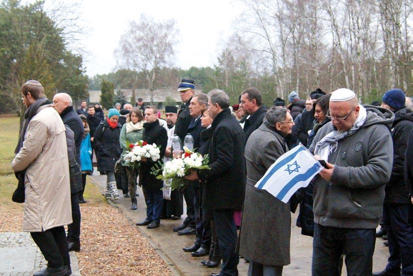 grobach, zaś w późniejszym okresie palono w krematoriach. Uroczystość, jaka odbyła się 8 grudnia 2016 r.