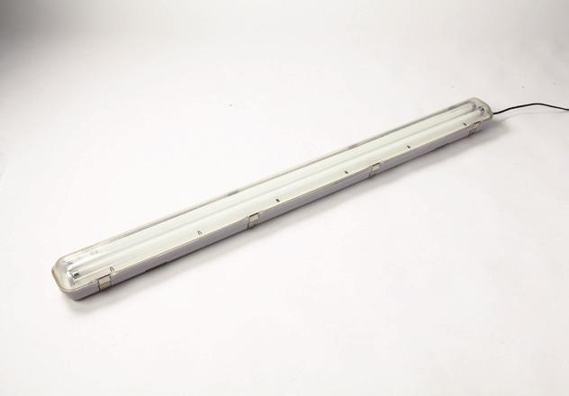 NEPTUN PC Konstrukcja/Features/ Конструкция Szczelne oprawy sufitowe do lamp fluorescencyjnych T5, zapewniające dodatkową ochronę przed penetracją ciał obcych i strumieni wody ze wszystkich