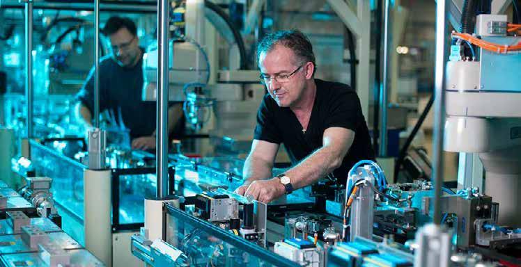 PRZEMYSŁ HIGH-TECHNOLOGY wykorzystujący najnowsze osiągnięcia naukowe i technologiczne.