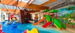 boiskiem do gier wodnych, sztuczna fala, jacuzzi, dzika rzeka, sauna.