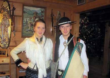 Kultura Biuletyn AGH nr 97 przeszłości, ale ubranie z określoną funkcją, które wraz z upływem czasu ewoluuje jak każde inne.