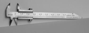 Rycina 2a. Suwmiarka ze skalą noniuszową Figure 2a. Vernier caliper Rycina 2b.Suwmiarka z odczytem elektronicznym Figure 2b.