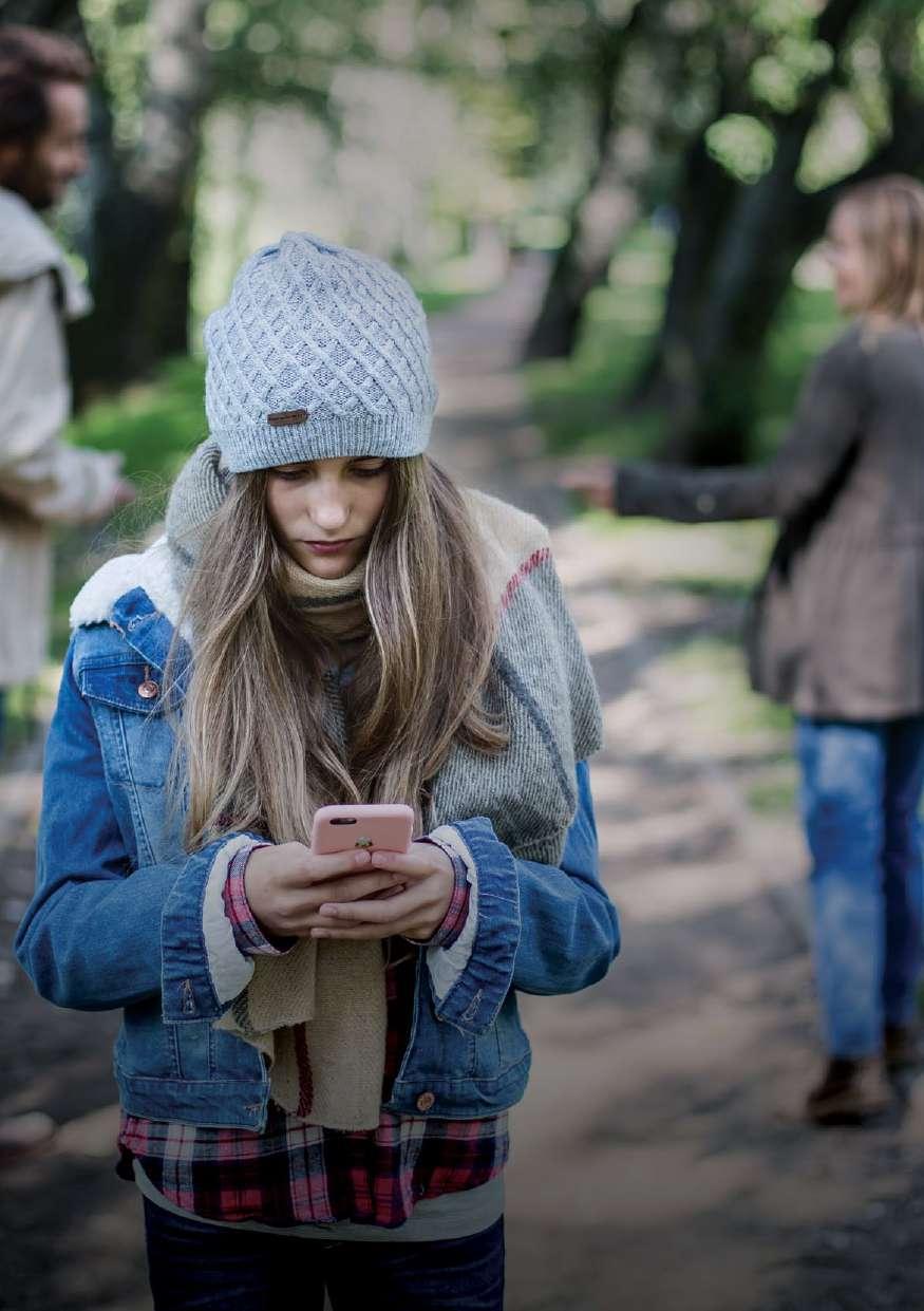 Uważni rodzice 1 jak być uważnym rodzicem i dbać o bezpieczeństwo dziecka online.