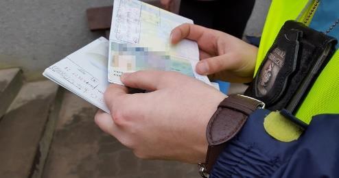 MOŻLIWOŚĆ WYKONYWANIA PRACY W TRAKCIE PROCEDURY 1. Cudzoziemiec ma zalegalizowany pobyt, tj.