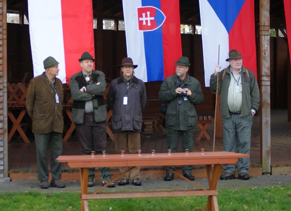 Teilnehmende Vereine: Zur Teilnahme an dem Memorial wurden Hundeführer und Richter folgeneder Vereine des ISHV eingeladen: Českomoravský klub chovatelů barvářů při ČMMJ Klub chovateľov farbiarov pri