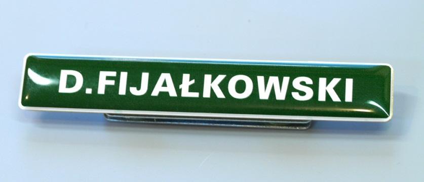 po prawej stronie na górnej kieszeni lub patce do górnej kieszeni.