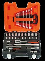 czop przesuwny 1/4 do pokrętła T o dł. 100 / 4 1 szt. przeub uniwersalny 1/4 1 szt. adaptor 1/4 do bitów (6972H) 2 szt. przedłużki 1/2 o dłuości 125 /5 i 250 /10 1 szt przeub uniwersalny 1/2 1 szt.